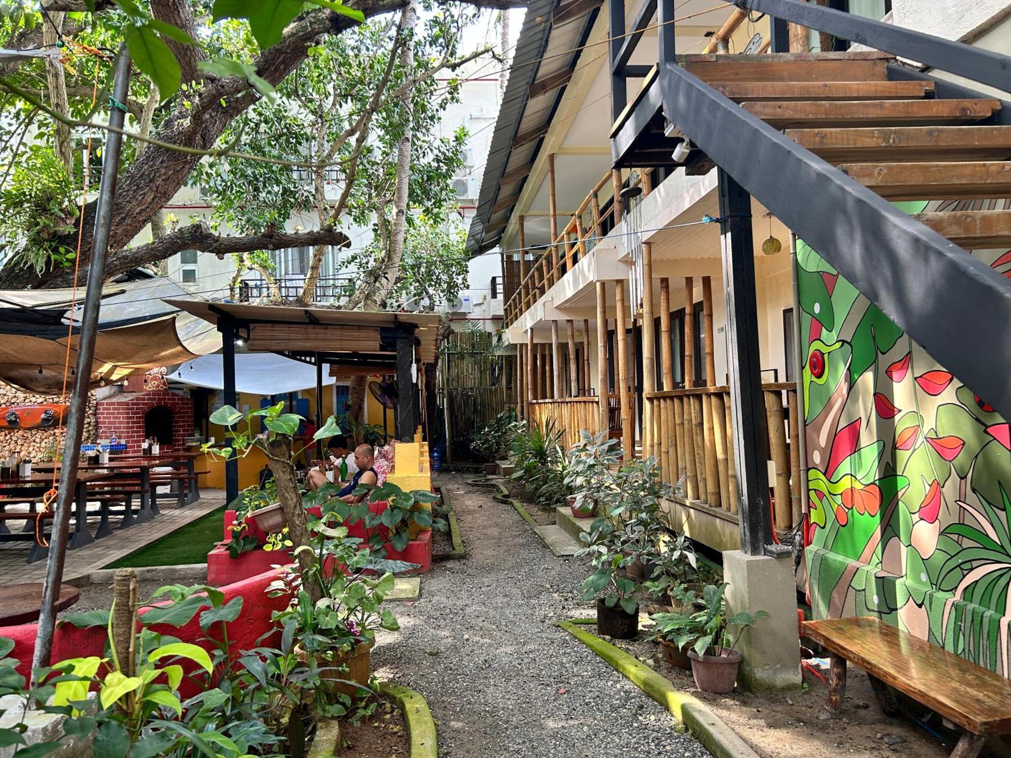 Lazy Dog Bed & Breakfast Balabag  Екстериор снимка