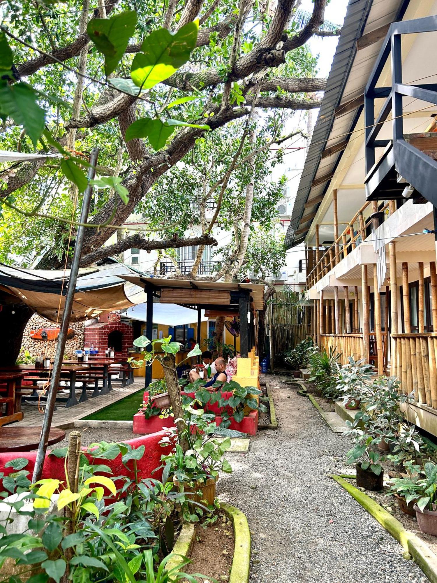 Lazy Dog Bed & Breakfast Balabag  Екстериор снимка